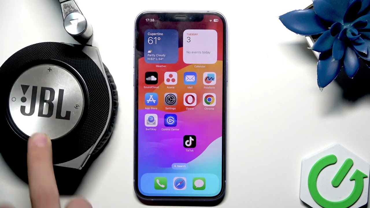 JBL E50 – How to Change Volume