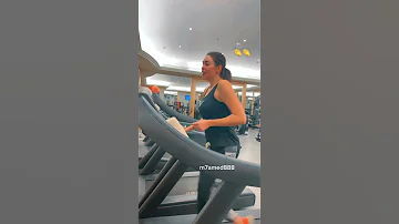 ياسمين صبري تلعب بالجيم 