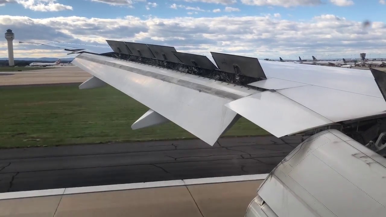 Air France Boeing 777-300ER Landing at Washington Dulles International Airport