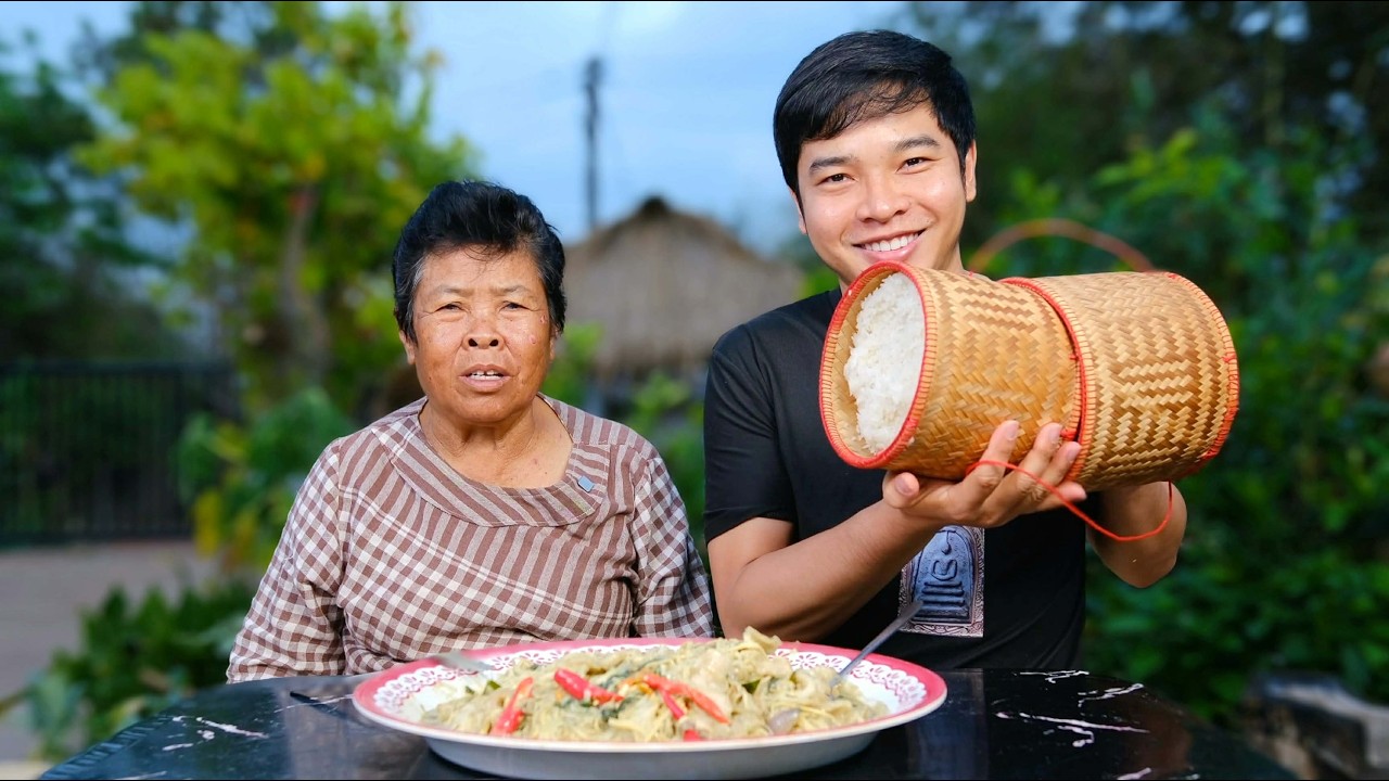 ยายเตี้ยทำหมกหน่อไม้ใส่หมูสามชั้น กินไม่เคยเบื่อเลย เมนูนี้ | อร่อยนัวร์