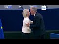 Mark Carney, recibido con una ovación de pie en el Parlamento Europeo