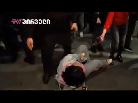 დაქირავებული ნაციონალები ქუთაისის მერიის წინ გზაზე გაშხლართვას და გზის გადაკეტვას ცდილობენ