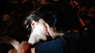 Jenna Ortega and Maddie Ziegler kiss scene