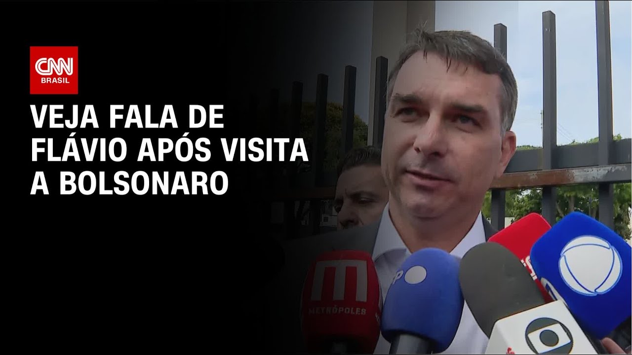 Flávio Bolsonaro fala à imprensa após visita ao pai e comenta pré-candidatura | LIVE CNN
