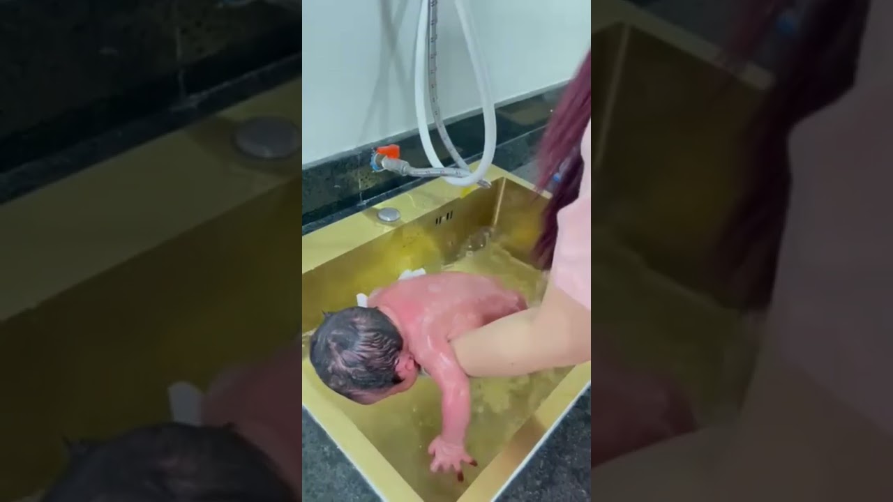 new born baby bathing