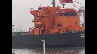 110-10-11 丹麥哥本哈根航商 TORM SHIPPING成品油輪 Oil Products Tanker以斯荻TORM ESTRID 第3航次進高雄停泊台灣中油煉油廠小港廠區104號裝卸油碼頭