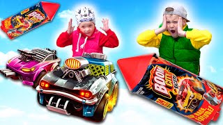 Машинки для мальчиков Дети играют в Машины в ракетах Boom City Racer