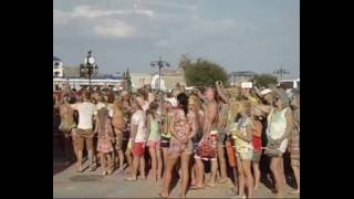 ххх альт бір дана Оның кискасынан доптарды атып тастайды