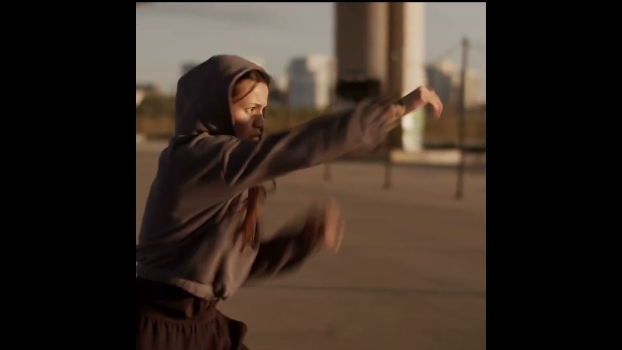 🔥 FEMALE BOXER UNLEASHES FIERCE SPEED & COMBOS! 