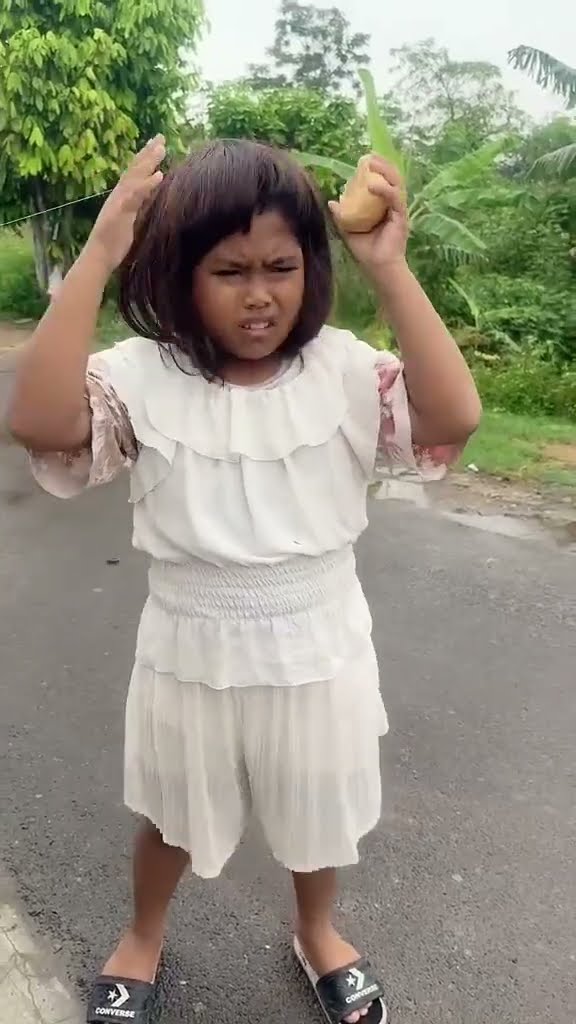 Vidio kocak dan gokil @nyaikembang1nyaikembang1 /akibat gak mau makan sayur ??