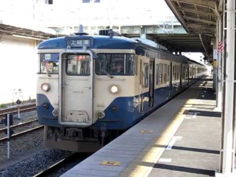 木更津駅を出発する内房線113系