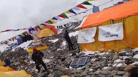 Avalanche survivor describes scene on Mt. Everest