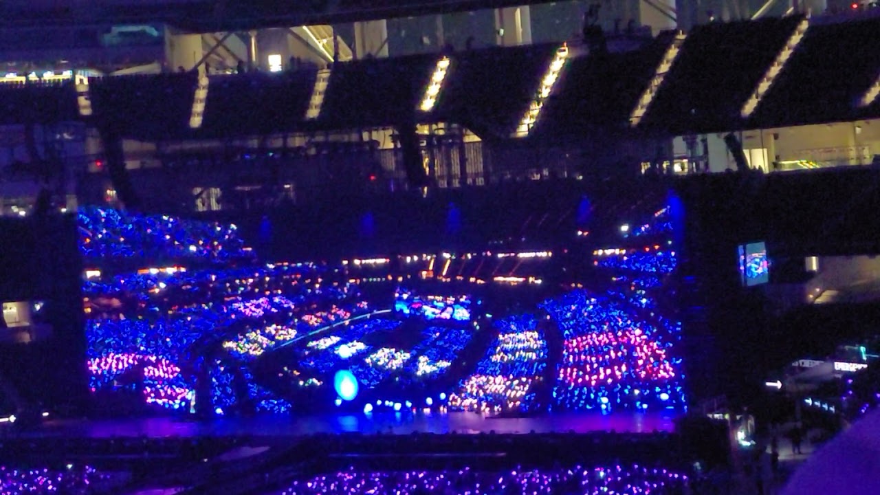 BTS PTD LA Day 1: Army bomb messages in audience November 27 2021