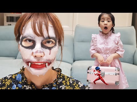 서은이의 레이디 버그 화장가방 귀신 팩 장난 Beauty <strong>Salon</strong> <strong>with</strong> Lady Bug Makeup Bag