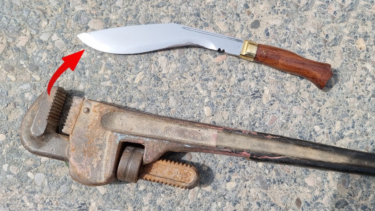 Forging KUKRI knife from Rusted Pipe Wrench