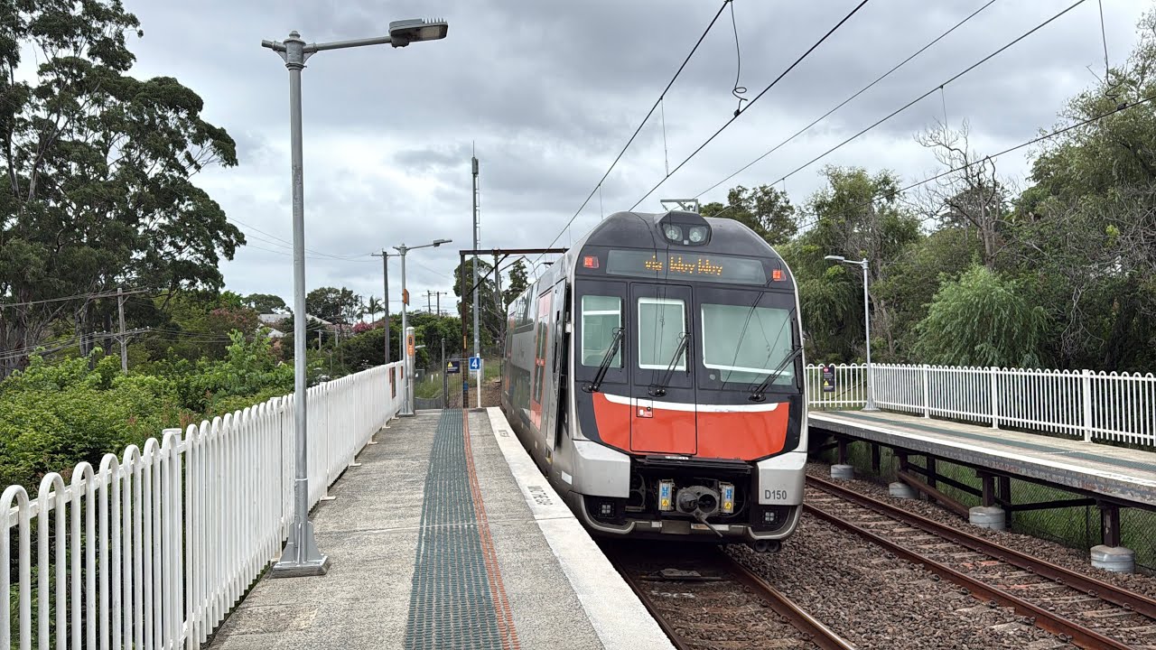 Sydney Trains: D3 + D150 departing Point Clare