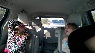 Download lagu Bella makes her sister laugh