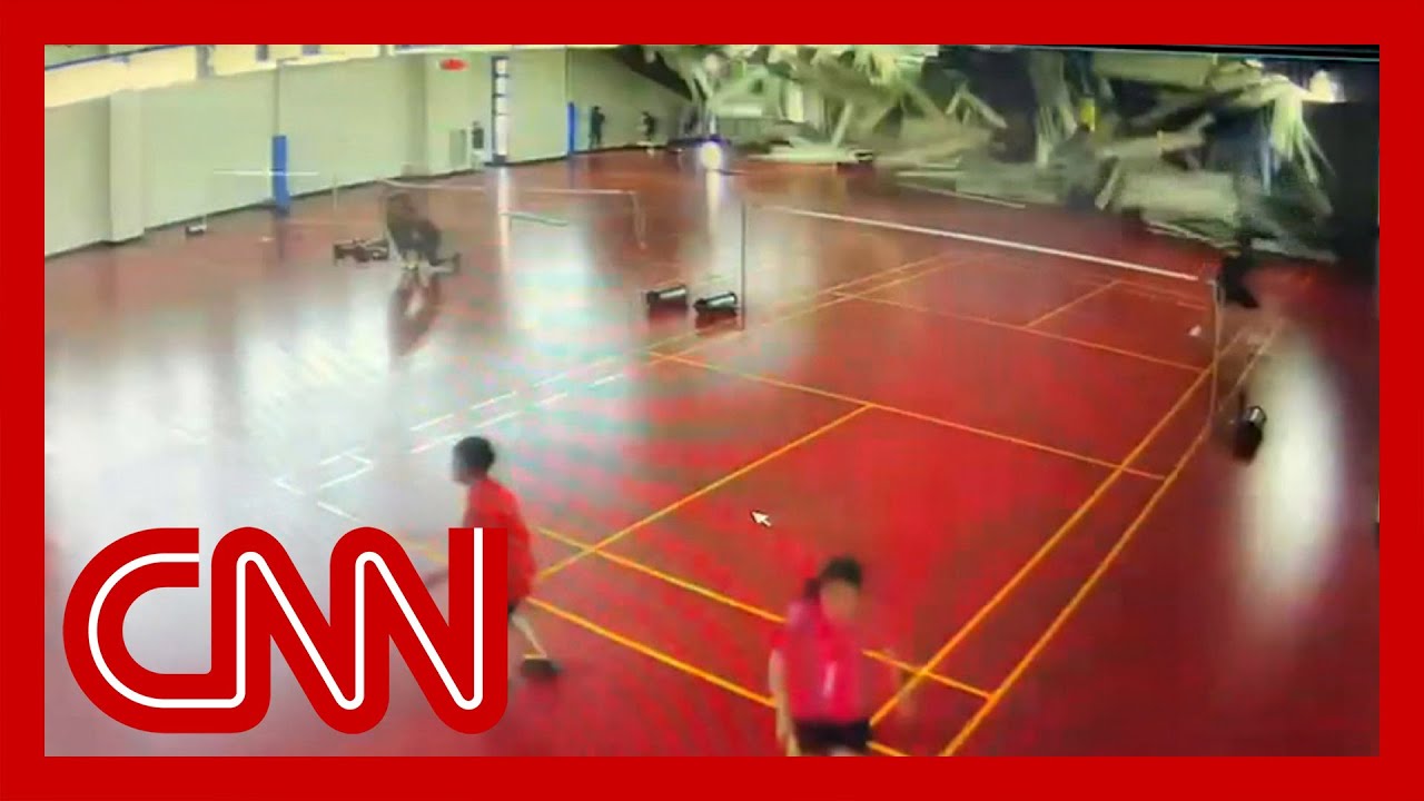 有影 天花板如骨牌般倒下 八德羽球場震塌畫面登上cnn 以為桃園是震央 鄭文燦 這單位要負責 今周刊