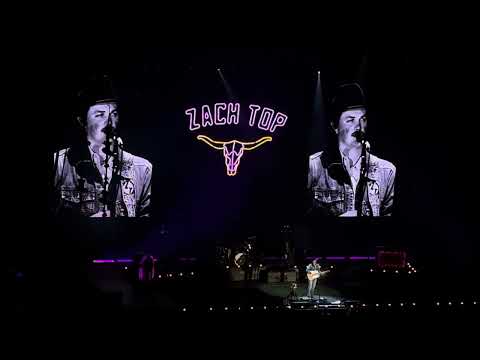 Zach Top ~ 14 There's The Sun (solo acoustic) ~ 11-14-2025 Live at Climate Pledge Arena, Seattle, WA