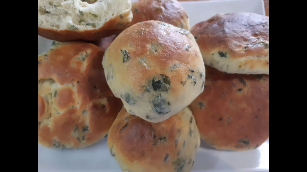 خبز الزعتر الاخضر شهية ورائعة جربوها ما بتندموا وهلأ موسم الزعتر Green thyme bread