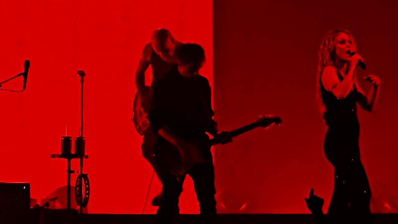 Vanessa Paradis - Love Song (Live Zénith 2026-05-22) - YouTube