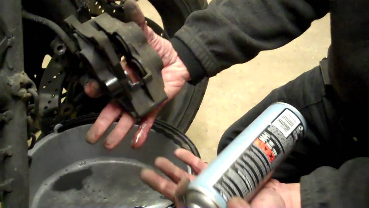 Delboy's Garage, Essential Winter brake caliper cleaning. YouTube