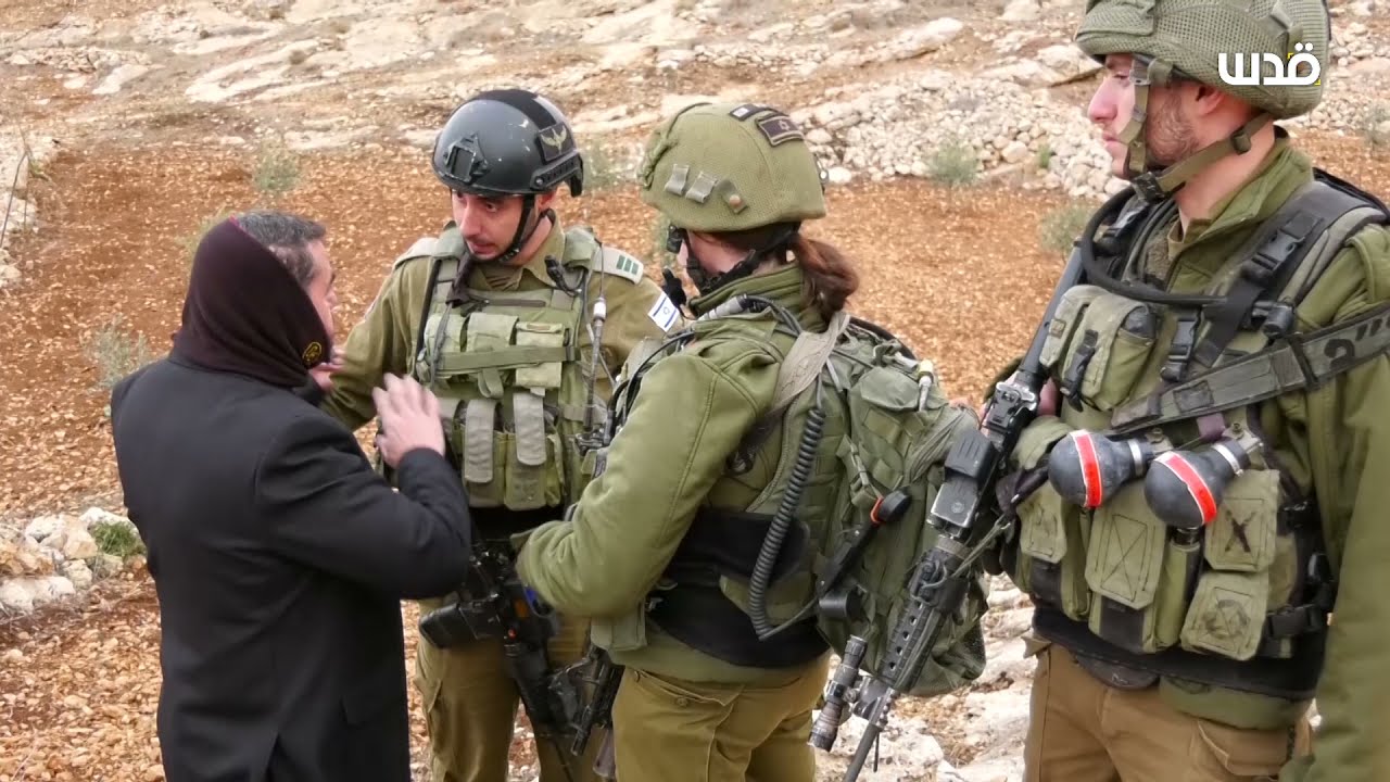 الاحتلال يشق طريقًا استيطانيًا في منطقة خلة سلامة ببلدة ترقوميا