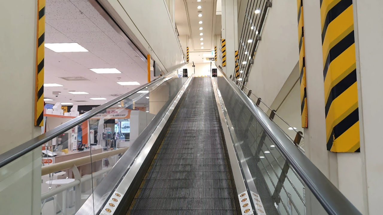 이마트 서울 성수점 올라가는 무빙워크