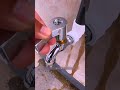 नल बंद करने पर भी पानी गिरता है? यह तरीका अपनाएं 😲🪛 #shortvideo