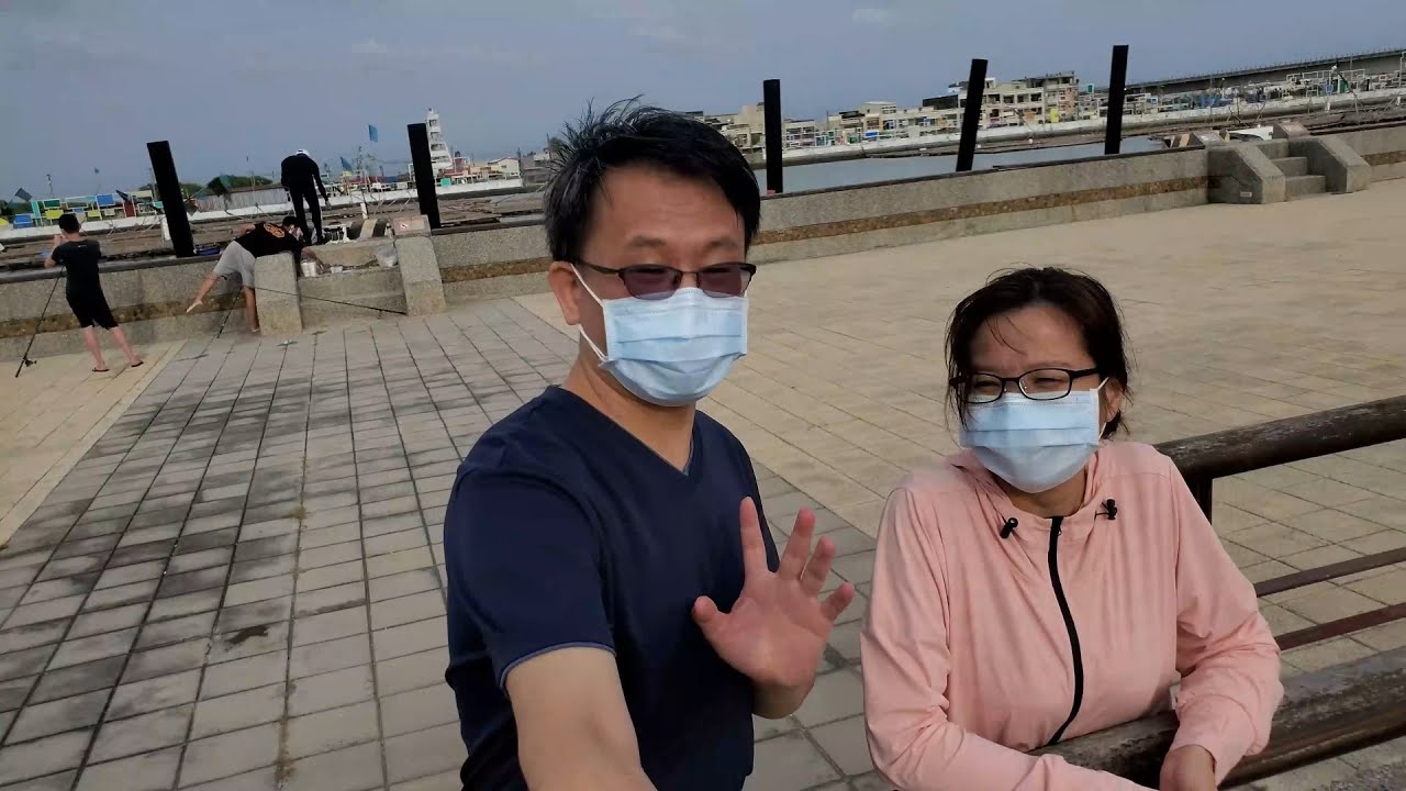 假日2人到漁港散步 巧遇漁船下水 乾杯幾乎不開車 原因爆料 ｜乾杯小菜超日常