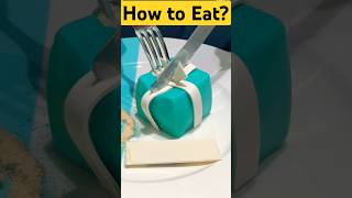 Download Lagu How Should I Cut This Cake ?  #tiffanyandco #cake #cafe MP3
