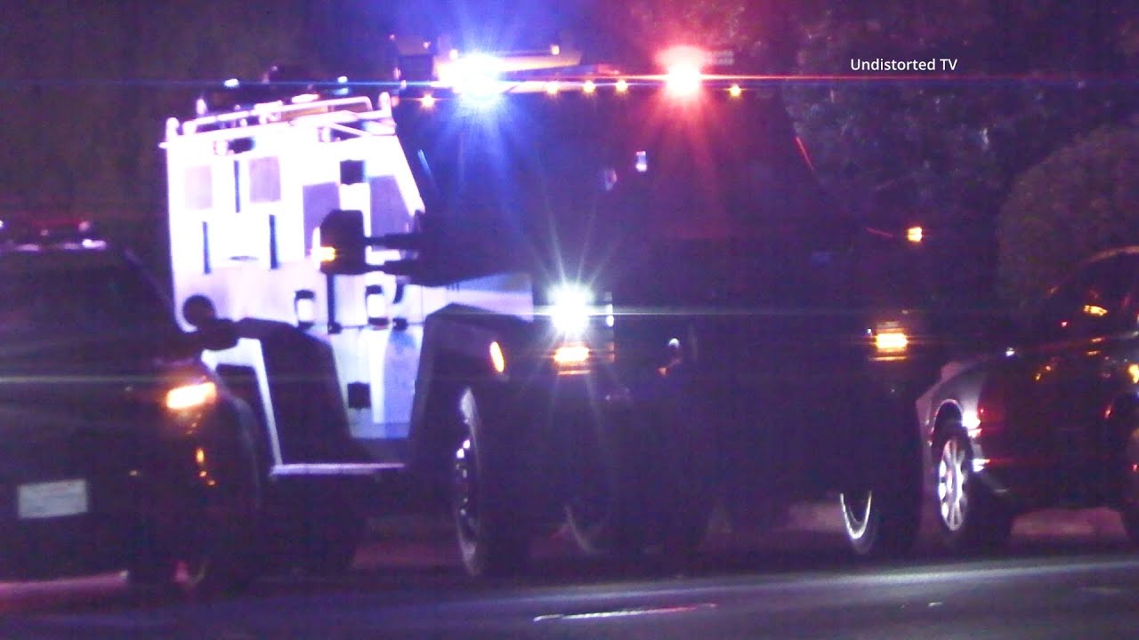 LAPD SWAT Searching For Barricaded Suspect In A Sherman Oaks Home ...