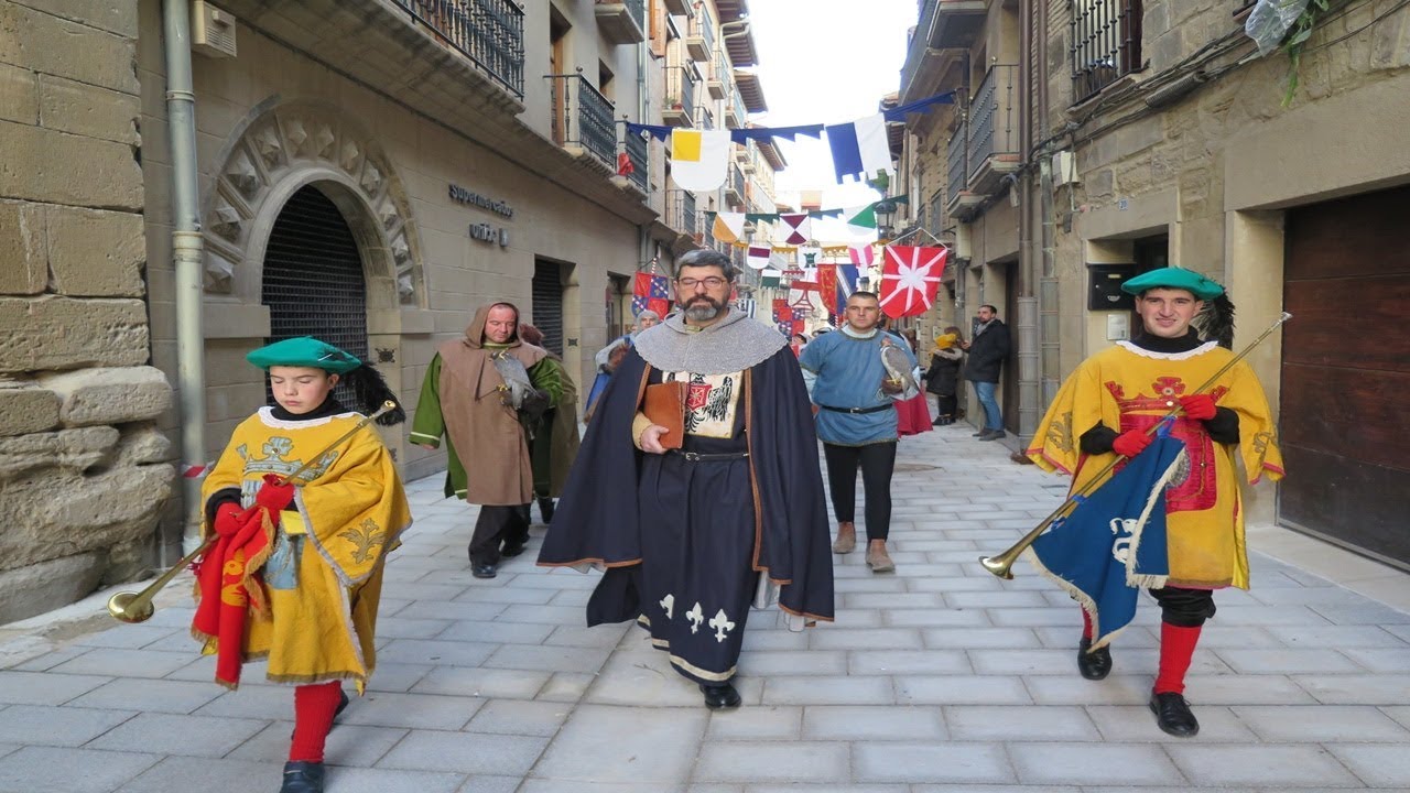 Desfile del cortejo real con danzas y dragón - Viana (Navarra) - Rey de la Faba 2019
