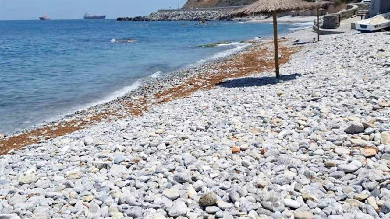 Vecinos de Benzú denuncian el abandono de su playa otro verano más
