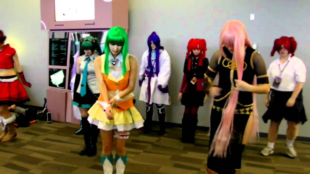 Ohayocon 2011 Vocaloid Photoshoot