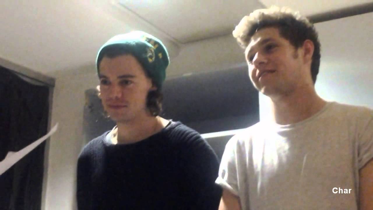 Louis Tomlinson denies Engagement rumors (One Direction in Milan)