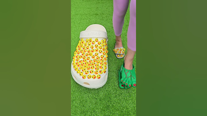 Super cool giant duck slippers 🦶🦆🦶Leather foot sandals 🦵🏻🦵🏻 #love #trending #slippers