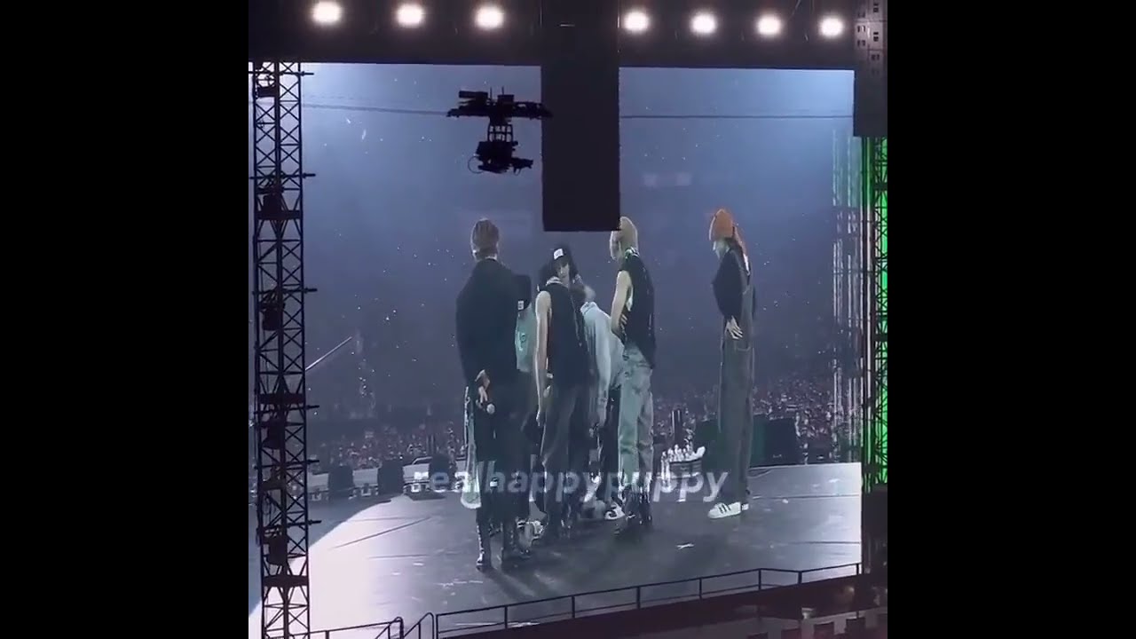 Stray kids cry😢 moment in osaka concert day2😭🖤(Description👇)