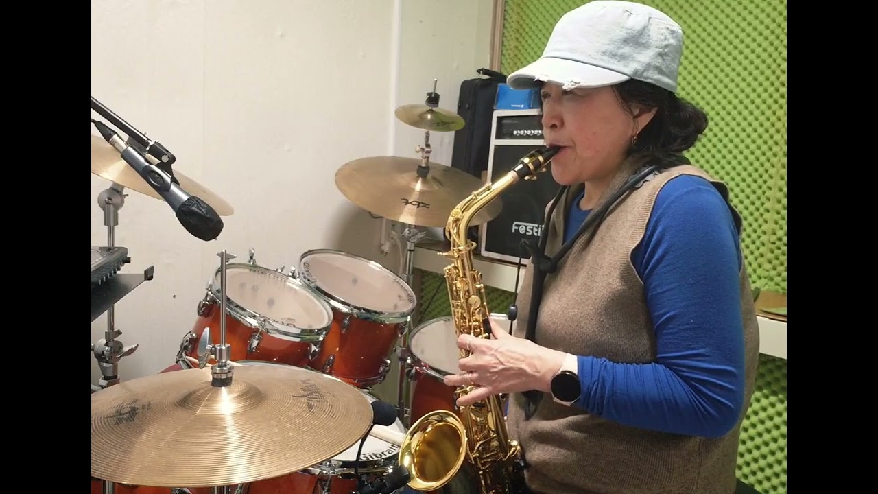 이쁜시니어 색소폰 연주