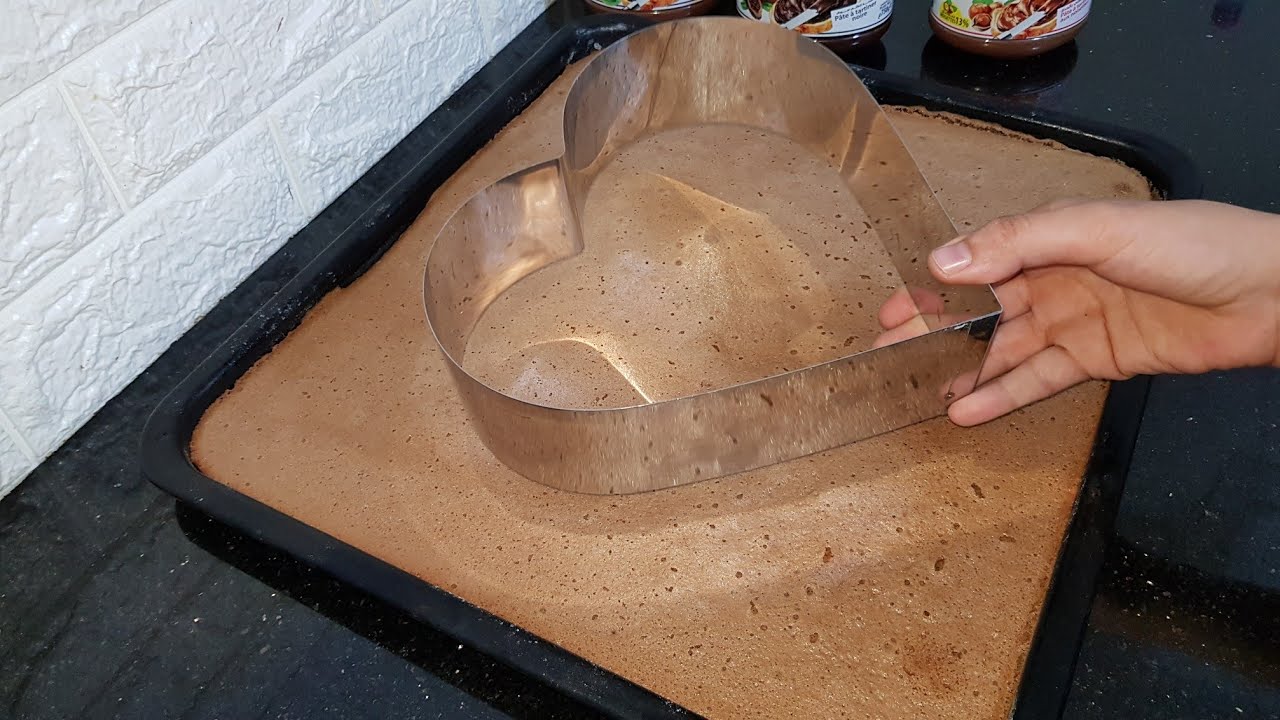 كيكة عيد ميلادي كيما طلبتوني🥰محشية ب كريمة تقتل بالبنة🤤أنيقة سهلة التحضير و لي يذوقها تعجبو🥰