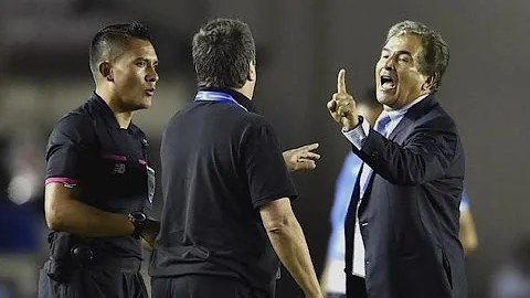 PELEA ENTRE JORGE LUIS PINTO Y BOLILLO GOMEZ | PANAMA VS HONDURAS | COPA CENTROAMERICANA
