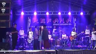 Rumangsamu penak mbah tua goyang hootss bareng pikek nusantara dangdut hajatan live panggung hajatan