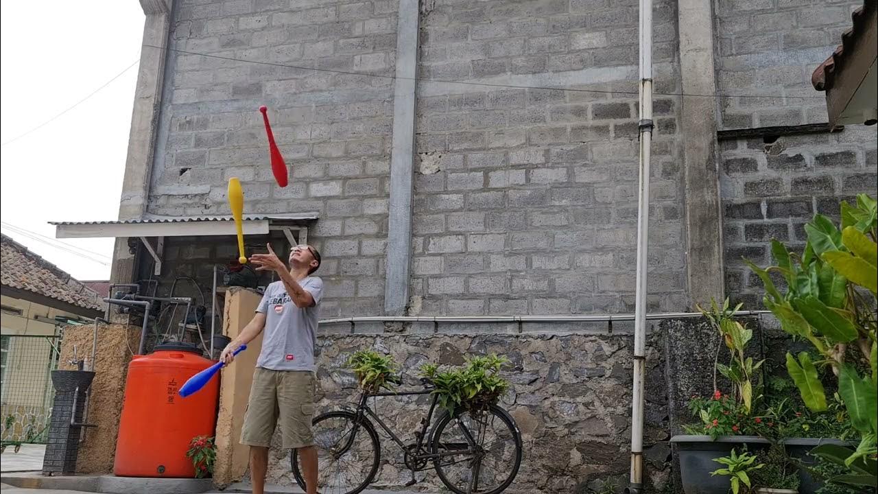 cascade in doubles,juggling 3 clubs double putaran lemparan.6