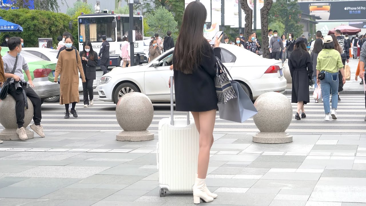 4K HDR Chengdu Taikoo Li, Chinese beauty with long legs, would you like  date her? 