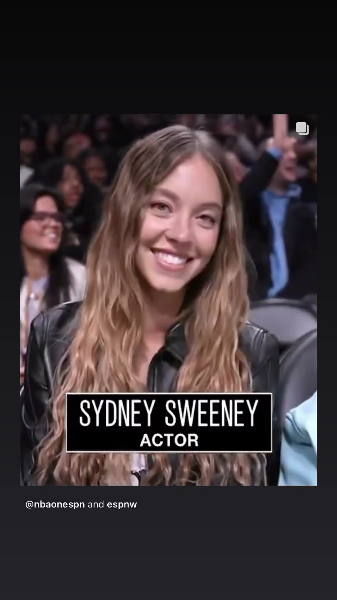 She was court side #hoodnews #sydneysweeney #NBA #basketball #viralvideo #fans #how #us #wow #yummy