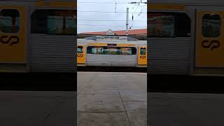 Vai partir o comboio regional com destino a Aveiro, atenção à sua partida 💖 Eu amo Coimbra