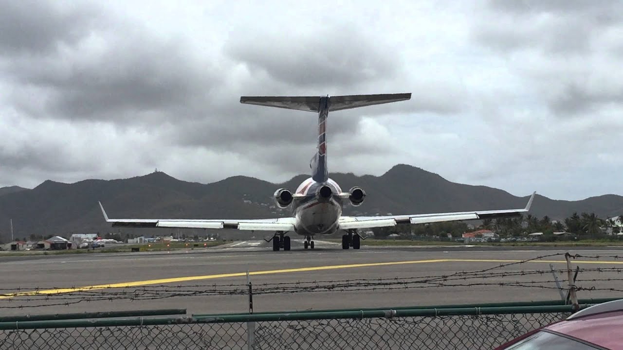Jet taking off at Maho Beach - YouTube