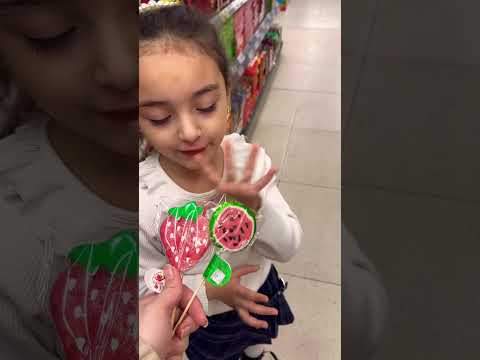 ليا والاختيار ياحرام جننها شو نكهة لالي بوب لي تحبوها لفريز او البطيخ Shortvideo Shorts Like 