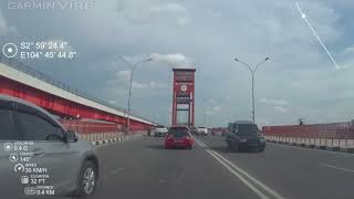 Download Lagu MELEWATI JEMBATAN AMPERA (PALEMBANG) DJ DENGARKANLAH TIK TOK MP3