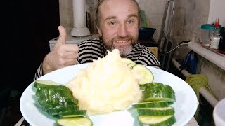 видео: Обед с Рыжулей. Моя любимая картофельная пюрешка. Мукбанг. Обжор. Еда на камеру. Диета. Шизофрения. картинка: Обед с Рыжулей. Моя любимая картофельная пюрешка. Мукбанг. Обжор. Еда на камеру. Диета. Шизофрения.